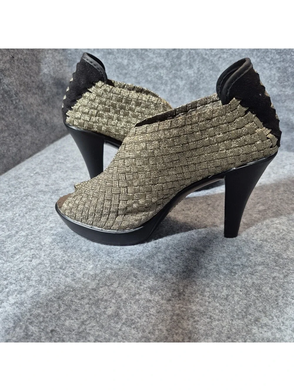 Bernie Mev NY Gold Woven Peep Toe Platform Stiletto Heels Slip On EU 36/US 5.5